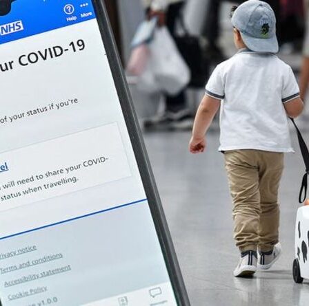 'Ridicule!'  Le NHS Covid Pass critiqué par les parents car les enfants ne peuvent pas prouver leur jab