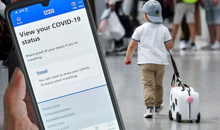 'Ridicule!'  Le NHS Covid Pass critiqué par les parents car les enfants ne peuvent pas prouver leur jab