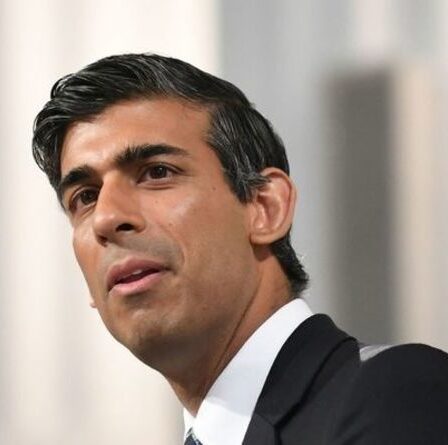 Rishi Sunak a mis en garde contre un trou noir de financement de 10 milliards de livres sterling en raison de Covid et de l'augmentation de la dette
