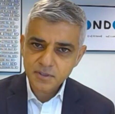 Sadiq Khan critiqué pour un « stratagème de gain d'argent » par un Londonien furieux après un revirement majeur