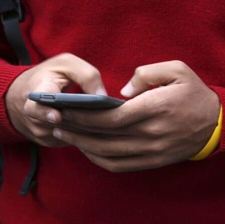 Soulagement car l'indicateur de retard de paiement est supprimé pour les clients de téléphonie mobile