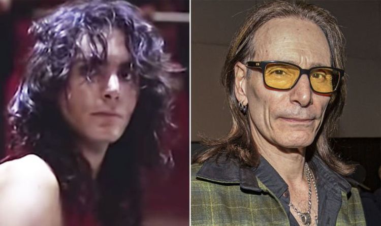 Steve Vai "s'est enroulé dans un trou noir" sur le tournage de Crossroads avec Ry Cooder et Arlen Roth