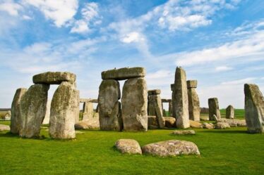 Stonehenge : une nouvelle théorie place les roches comme base pour le temple néolithique : « Incontestablement raison »
