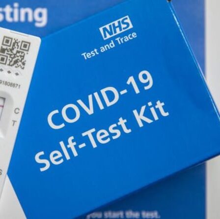 Test Covid : Le Gouvernement vous fera-t-il ACHETER un test Covid ?  Les plans du DHSC dévoilés