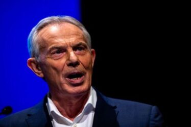 Tony Blair demande à Boris Johnson d'abandonner l'ordonnance d'auto-isolement pour double piqûre