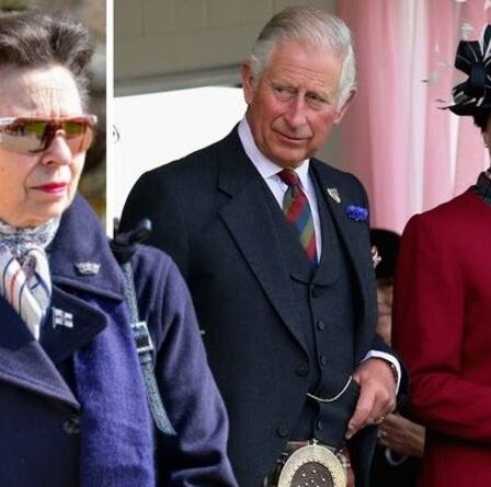 «Très différent»: la princesse Anne «stoïque» en public et le prince Charles «aime la solitude»