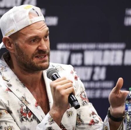 Tyson Fury et les membres de l'équipe sont testés positifs pour COVID-19 alors que le combat de Deontay Wilder est retardé