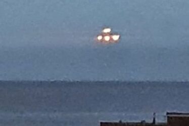 Un OVNI a survolé le front de mer du Devon pendant 10 secondes avant de disparaître - photos
