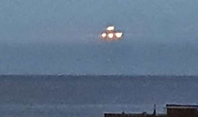 Un OVNI a survolé le front de mer du Devon pendant 10 secondes avant de disparaître - photos