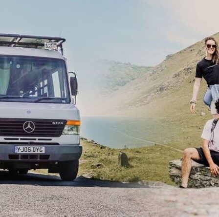Un couple vit, travaille et voyage lors d'un "ultime road trip au Royaume-Uni" après avoir transformé une camionnette en camping-car