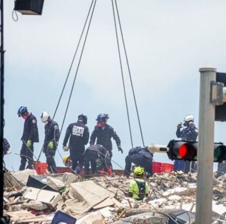 Un pompier au cœur brisé est témoin du corps de sa fille de 7 ans, tiré des décombres à Miami