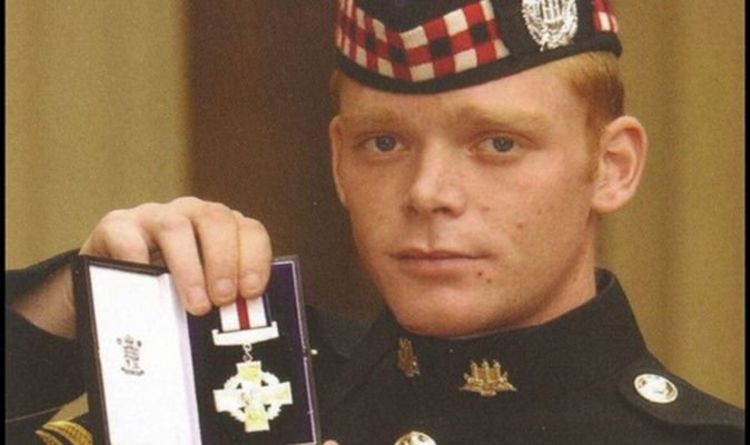 Un soldat récompensé par une rare médaille de guerre la vend 140 000 £ pour acheter une maison pour sa famille