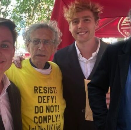 "Un travail brillant" Piers Morgan fait l'éloge des YouTubers qui ont trompé Piers Corbyn "anti vaxxer"