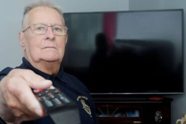 Un vétéran de la RAF, 89 ans, "harcelé" à tort pour aucune licence de télévision exige des excuses