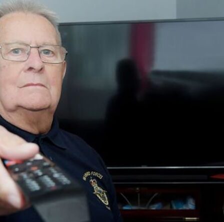 Un vétéran de la RAF, 89 ans, "harcelé" à tort pour aucune licence de télévision exige des excuses