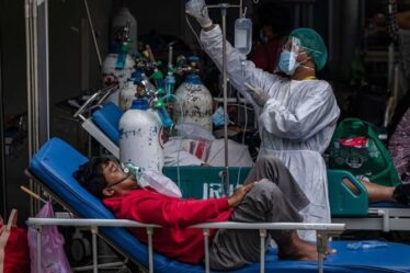 « Urgence de guerre ! »  L'Indonésie fait face à la catastrophe de Covid alors que les hôpitaux manquent d'oxygène
