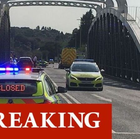 Urgence du Cheshire: énorme réponse au milieu des craintes qu'un garçon soit «tombé dans la rivière» – hélicoptère sur place