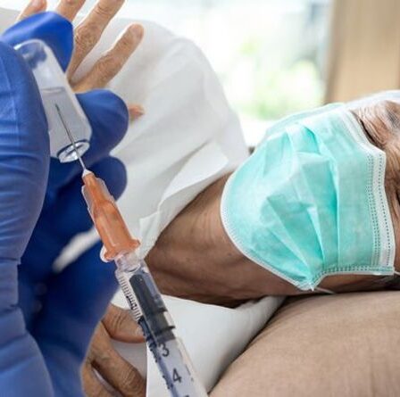 Vaccin Pfizer Covid: Six «symptômes persistants» de COVID-19 repérés chez ceux complètement piqués