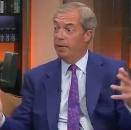 « Verrouillage d'ici septembre ! »  Nigel Farage critique Boris pour des promesses "jamais tenues"