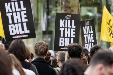 Week-end chaotique du complot "Kill the Bill" alors que des militants d'extrême gauche se préparent pour SHOWDOWN