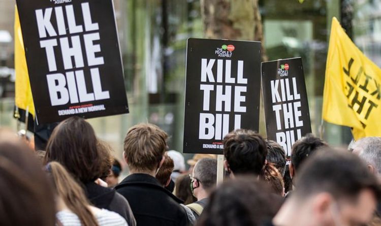 Week-end chaotique du complot "Kill the Bill" alors que des militants d'extrême gauche se préparent pour SHOWDOWN