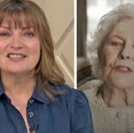 — C'est la reine ?  - Crikey !'  Lorraine Kelly se moque du film « idiot » de Meghan et Harry