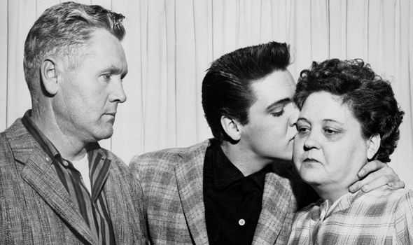 Elvis : Avec les parents Vernon et Gladys