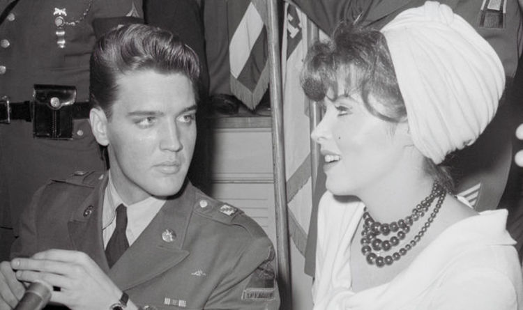 Elvis Presley a été laissé «rougir» après une question «suggestive» lors d'une conférence de presse