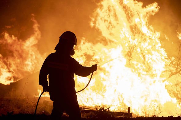nouvelles royales grèce feux de forêt dernier palais de tatoi cimetière de tatoi prince philip news