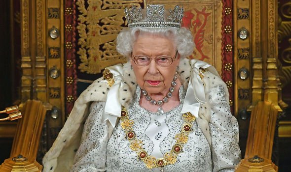 La reine a mis la monarchie en premier