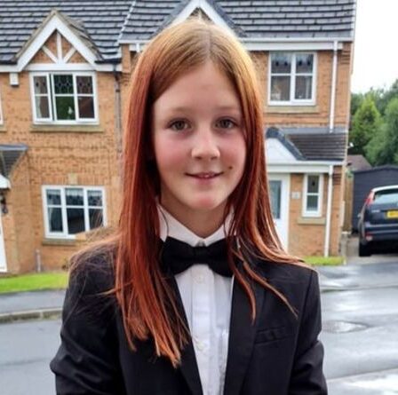 Des parents cruels se moquent d'une fille de 11 ans qui portait un costume à son bal de promo