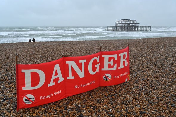 Signe de danger sur la plage de Brighton