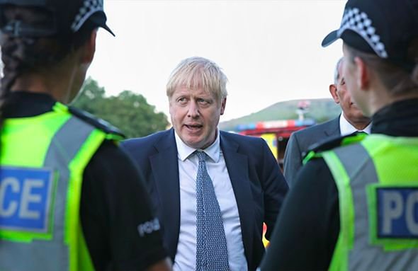 Boris Johnson avec la police