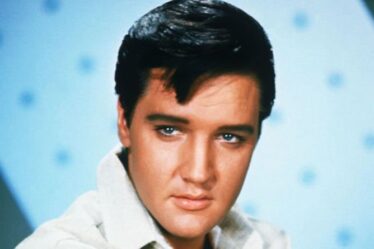 Compte à rebours des dernières 24 heures d'Elvis : entouré de gens mais il est mort complètement seul