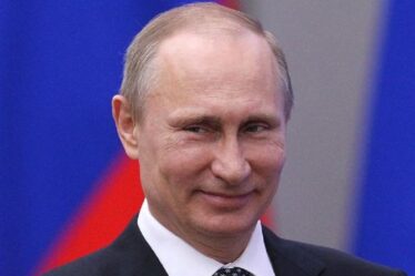 Poutine portera un coup "énorme" à l'OTAN avec le coup d'État en Biélorussie alors que le spectre de l'Union soviétique réapparaît