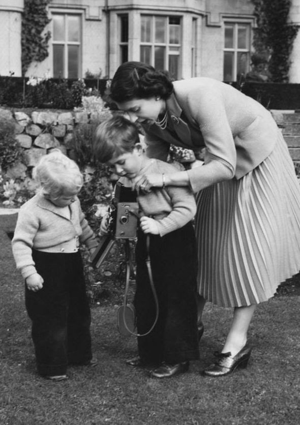 Appareil photo du prince Charles, de la princesse Anne et de la reine