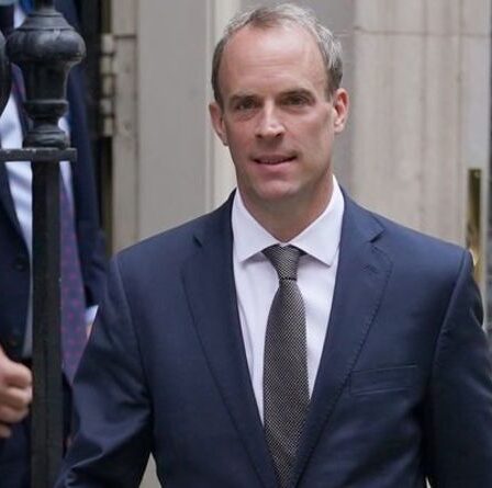 Sous le feu, Raab répond : je n'arrêterai pas