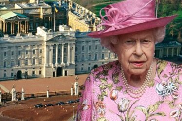 La reine sous le feu des critiques alors que la « maigre » annonce d'emploi de 25 000 £ de Buckingham Palace suscite l'indignation