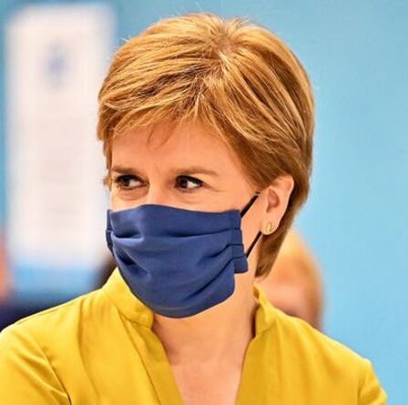 Sturgeon a averti qu'une majorité mince comme un rasoir ne peut pas sceller l'indépendance alors que le SNP est invité à prolonger le vote