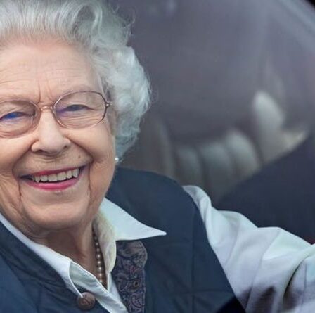 La reine n'a pas besoin de respecter la règle clé que VOUS devez suivre lorsque vous êtes au volant