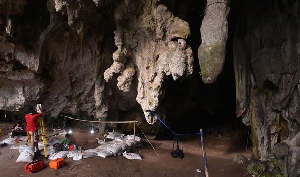 Fouilles dans la grotte de Leang Panninge