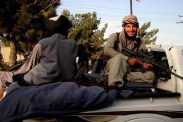 Les talibans traînent un artiste folklorique à l'extérieur de chez lui et l'abat après avoir interdit la musique