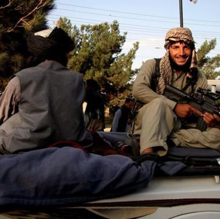 Les talibans traînent un artiste folklorique à l'extérieur de chez lui et l'abat après avoir interdit la musique