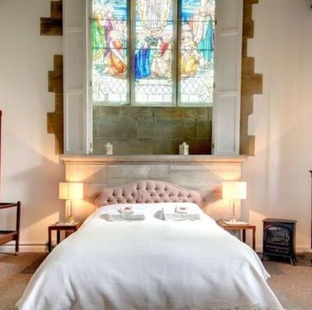 Ancienne église du Yorkshire convertie en Airbnb spirituel avec son propre jacuzzi