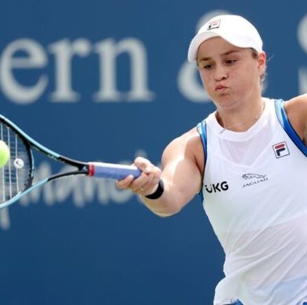 Ash Barty bat Heather Watson à Cincinnati lors du premier match depuis la sortie des Jeux olympiques