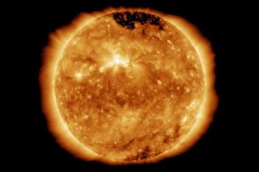 Avertissement de tempête solaire, une menace «extrême» de l'espace pourrait paralyser le réseau électrique et les satellites