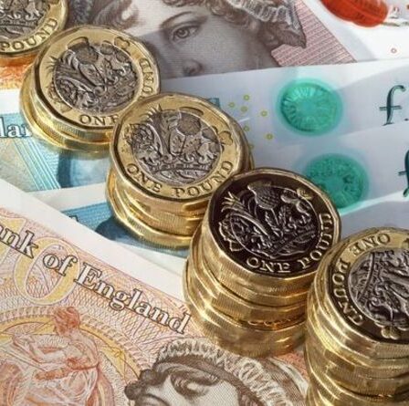 Avertissement sur les économies alors que les Britanniques font face à un « manque à gagner » de 7 000 £ – agissez pour garantir la « sécurité financière »