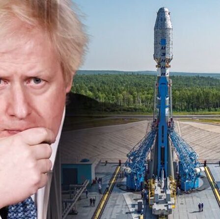 Boris Johnson a averti qu'une "anomalie" de la législation risquait de perdre sa participation dans l'industrie spatiale de 400 milliards de livres sterling