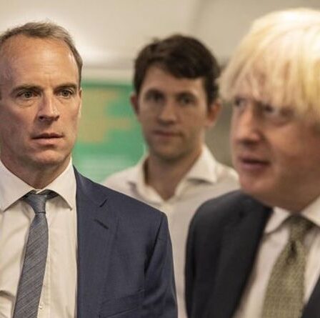 Boris Johnson s'apprête à évincer Dominic Raab de son poste alors que les critiques tournent autour de l'Afghanistan