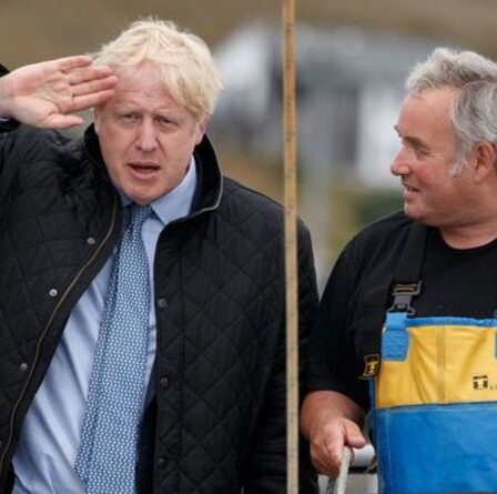 Boris exhorté à livrer «l'El Dorado» britannique alors que les pêcheurs de l'UE pillent les eaux britanniques